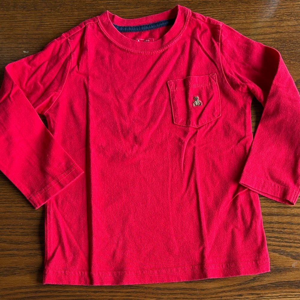 GAP kids red cotton long sleeved crewneck shirt w chest pocket teddy logo EUC